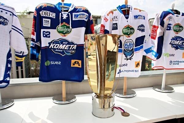 HC Kometa Brno » BENEFIČNÍ UTKÁNÍ ZA DESET PĚT: Parádní kulisa, benefiční zápas navštívilo 5658 fanoušků