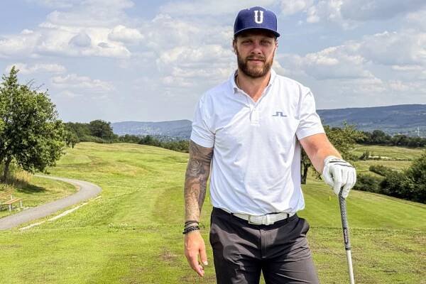 Pastrňák, Nečas a další. Čeští hokejisté vyzvou Slováky v rámci Golf Hockey Challenge
