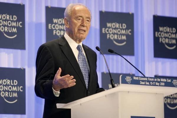 Peres vyzval EU, aby označila Hizballáh za teroristickou organizaci