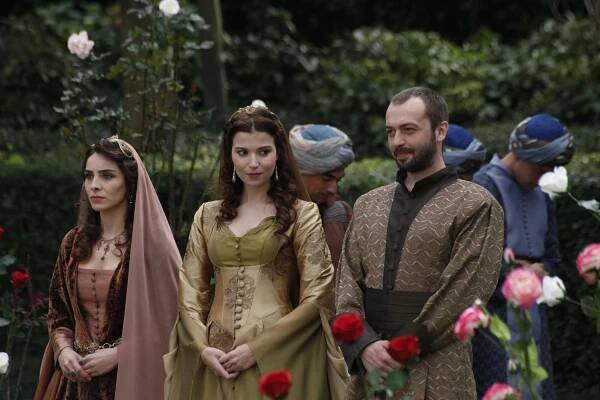 Velkolepé století - Z filmu - Nur Fettahoğlu, Selma Ergeç, Okan Yalabık