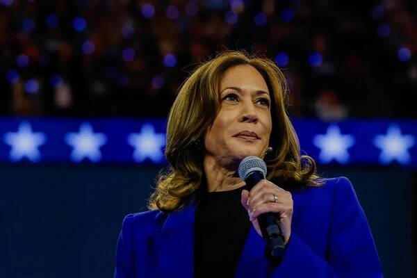 Kamala Harris’s advisers have taken early steps toward forming a transition team, which will oversee personnel vetting and other preparations for a potential Harris administration.