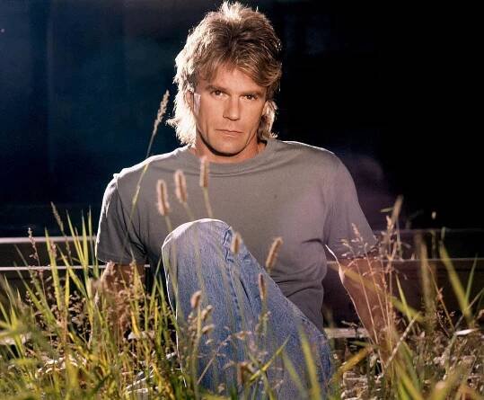 Místo kvéru žvýkačka a nožík. MacGyver stál Andersona role v akčních hitech