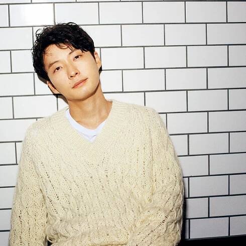 星野 源──「うちで踊ろう」悲しみの向こう 歌で手をつなごう