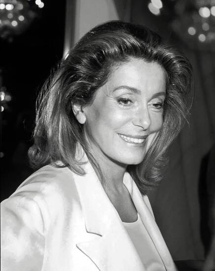 Catherine Deneuve #celebrity #iconic #movie star #parisian #styel #Yves Saint-Laurent YSL jet set #fashion #film noir #French New WAVE
Daniel Alvarado