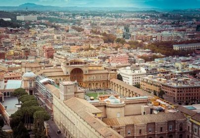 Fotografía de viajes: Paisaje urbano Vista del Museo Vaticano de Roma. Italia — Imagen de stock