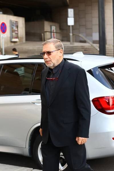 FOTO: Herec Tomáš Töpfer jenom těžko skrýval svůj zármutek. – stránka 2
