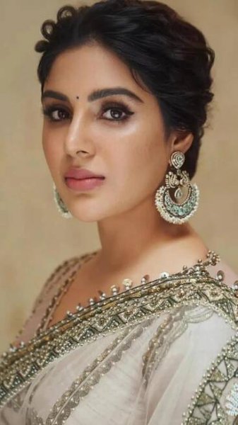Samyuktha's Stunning Elegance: Mesmerizing in Ethereal Saree Styles