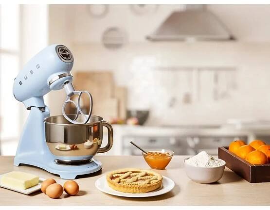 Světle modrý kuchyňský robot Retro Style – SMEG