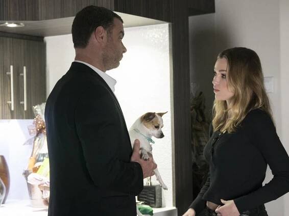 Ray Donovan - Pejskař - Z filmu - Liev Schreiber, Lili Simmons
