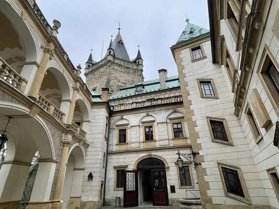 Za zámky Stránov, Krnsko a Myškův hrádek