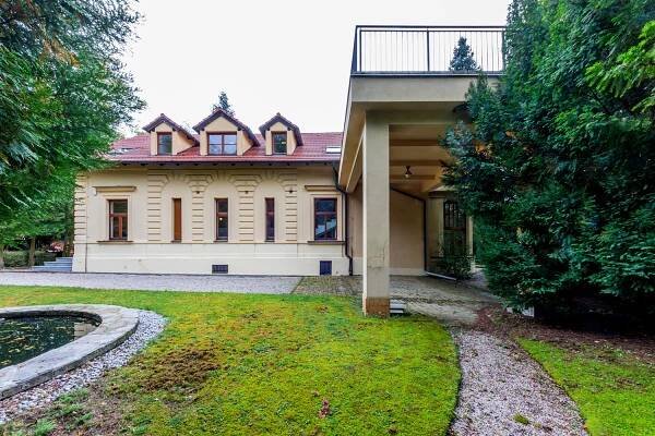 Vila 620 m², pozemek 3997 m², Unhošť - Certifikované realitní služby od iHomes Real Estate
