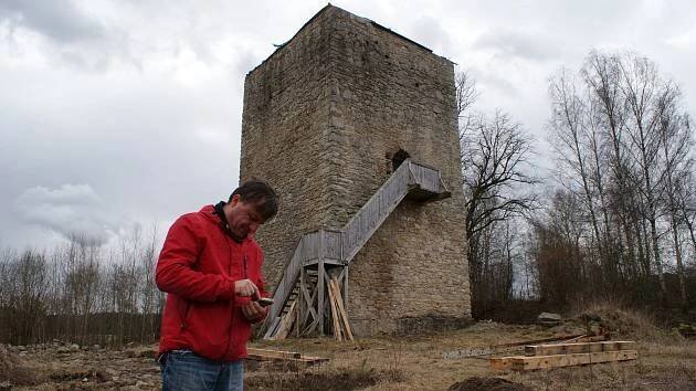 Na tvrzi Tichá začaly práce, brzy se výrazně promění
