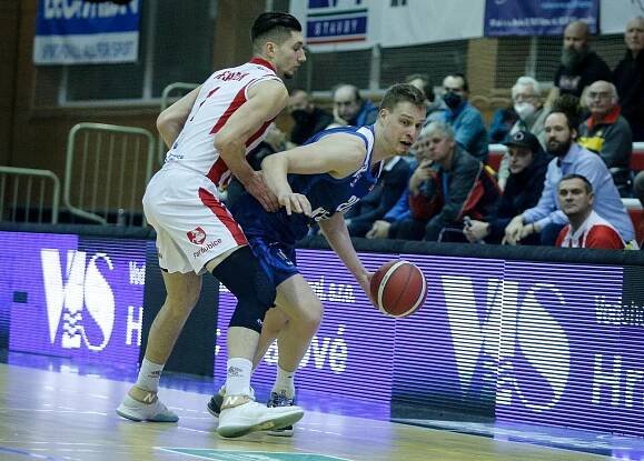 Cenná výhra. Pardubičtí basketbalisté udolali Kolín a v tabulce jdou před něj