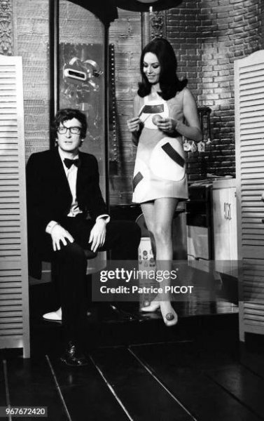 Michèle Mercier et Claude Rich sur le tournage du film 'Une veuve en or' réalisé par Michel Audiard en 1969, France.