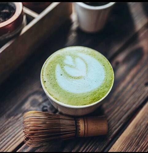 High-quality organic matcha with a balanced rich bitter-sweet taste, creamy texture, and malachite green color. Its full-bodied flavor makes it ideal to drink on its own but also in lattes, smoothies, and lemonades. It is obtained in the 1st and 2nd harvest from tea plants that are specially shaded from
