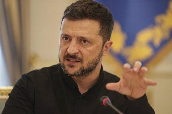 Trump a Putin se sejdou na Aljašce. Svou zemi okupantům nedáme, řekl Zelenskyj