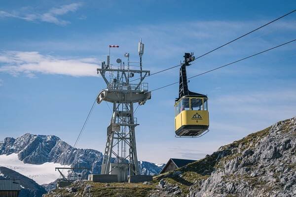 Dachstein Krippenstein Adventure: A Guide to Cable Cars & Views