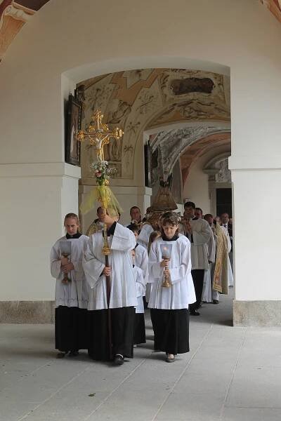 Oslavy korunovace milostné sošky Panny Marie vyvrcholily nedělním průvodem