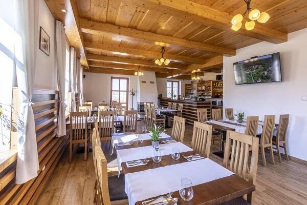Restaurace – Zámecký dvůr Černousy