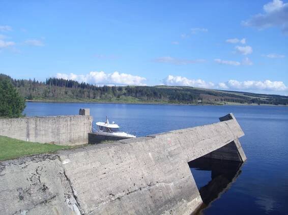 Soubor:Surrounding reservoir Fláje Czech Republic.jpg – Wikipedie
