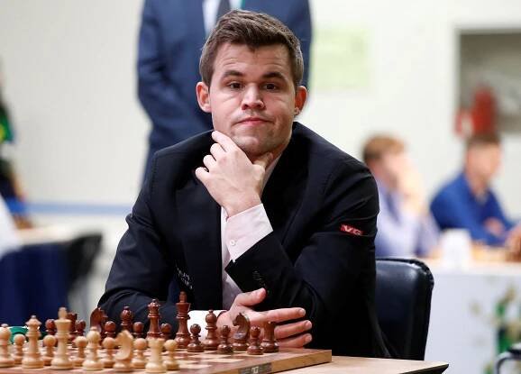 Šachový skandál. Carlsen opustil po jednom tahu zápas, bránil se Mourinhem