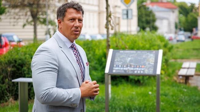 Primátor Opavy chce požádat vládu o odložení krajských a senátních voleb, město řeší personální otázky