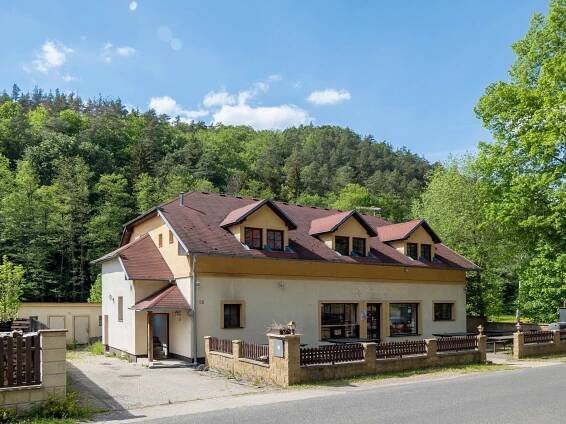 Ubytovací zařízení, 296m2, Kokořín, okres Mělník
