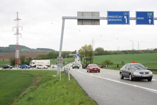 Nová křižovatka na I/43. Balisety u Sebranic nahradí kruhový objezd