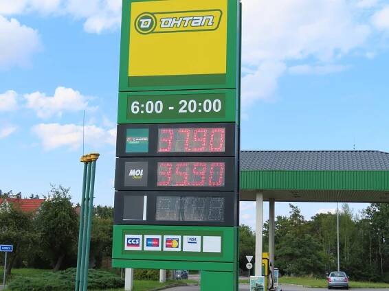 Ceny benzínu a nafty klesají, podívejte se, za kolik natankujete na Táborsku