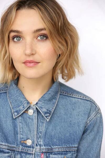 Hair, Denim, Face, Jeans, Blond, Hairstyle, Clothing, Eyebrow, Lip, Beauty, 