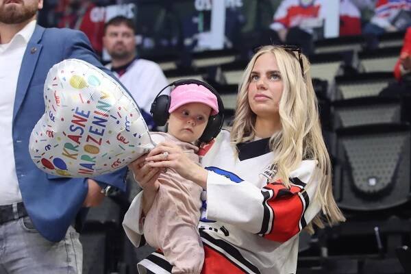 Pastrňákovy lásky fandily v hledišti. Snoubenka Rebecca i dcera Freya Ivy