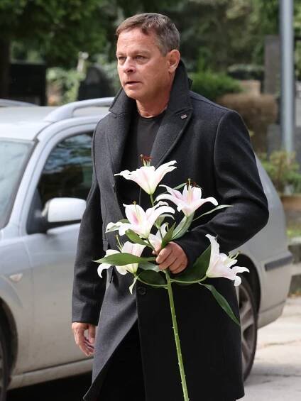 FOTO: Režisér Filip Renč se přišel rozloučit se Zdenkou Procházkovou. – stránka 20