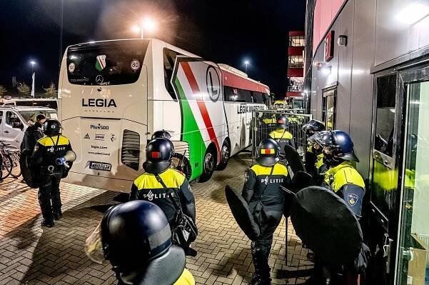Nizozemská policie po zápasu Konferenční ligy zadržela dva hráče Legie Varšava