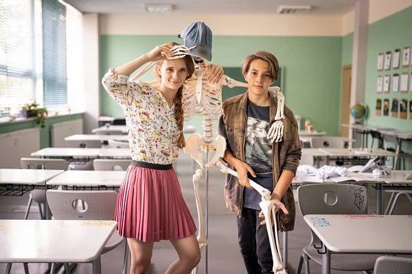 Barbora Horčičková, Sebastian Pöthe - Pan profesor - Výška - Promo