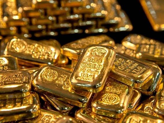 Gold smashes past $3,500 per ounce to record high