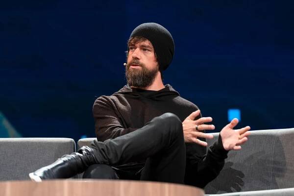 Haló, kam mám poslat dva miliony dolarů? Jack Dorsey je v charitní ráži