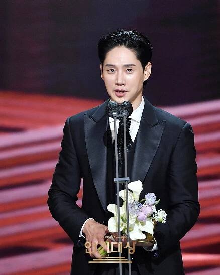 Na stanici KBS divákov tento rok zaujala romantika. Kto získal 2021 KBS Drama Awards? - Asianstyle
