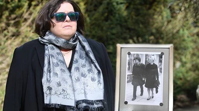 Josef Laufer zemřel den před nedožitými 85. narozeninami své ženy: Teď už oba sedí nahoře na baru, věří dcera zpěváka - Super.cz