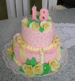 Dvoupatrový dort k 18. narozeninám od Helenky!!!