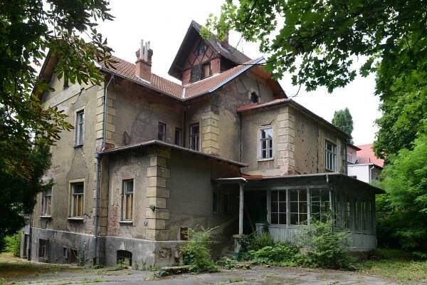 Stavebníci podepsali smlouvu na opravu Arnoldovy vily v Brně za 148 milionů Kč - Brňan