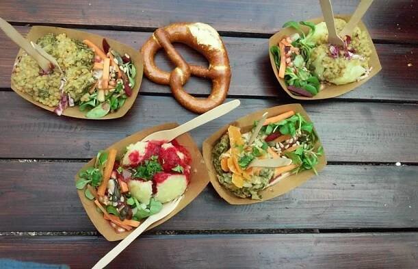 Veganská kuchyně je v Berlíně "in". Kam zajít tam a kam v Praze?
