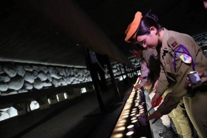 Lighting memorial candles in the Hall of Remembrance in cooperation with the "Our 6 Million" (Shem Vener) organization