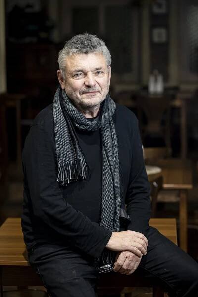 Hvězda Ulice se nezdá. Nejenže Jiří Štrébl pro svoji postavu píše verše, ale dokáže i navařit pro 1300 lidí