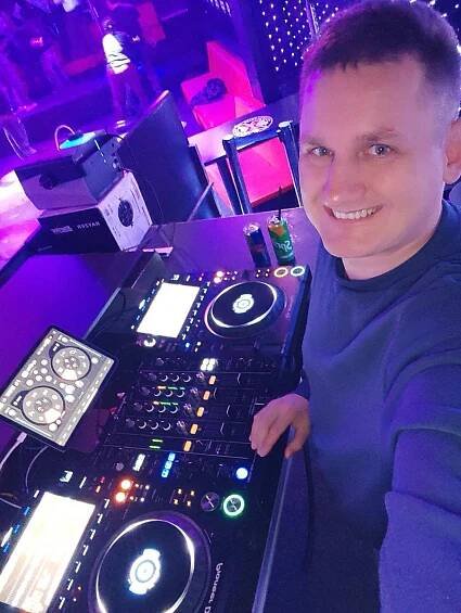 DJ Tajfun: Fotky ze svateb, večírků, plesů a dalších akcí.