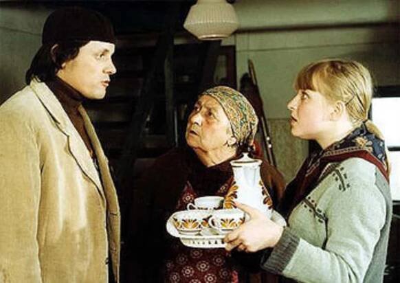 Vlastimila Vlková se Svatoplukem Skopalem a Kateřinou Chárovou ve filmu Křtiny. 