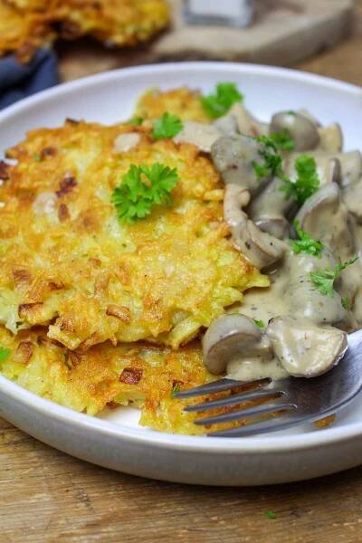 Potato rösti with creamy mushroom sauce | kitchensplace