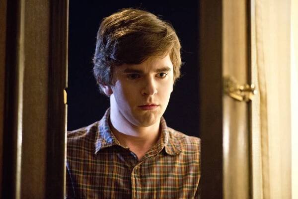 Batesův motel - Odchod - Z filmu - Freddie Highmore