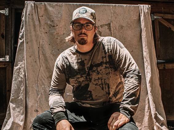 Walking The Floor – Walking The Floor with Chris Shiflett