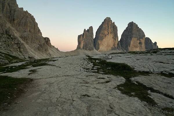 File:Le Tre Cime dopo il tramonto, dal Rifugio Locatelli.jpg