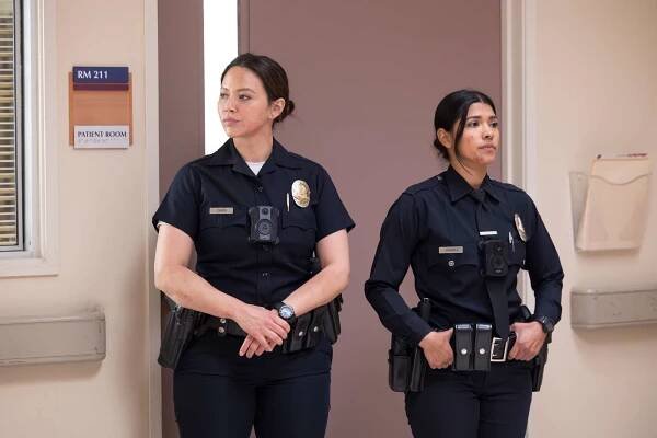 Melissa O'Neil and Lisseth Chavez on 'The Rookie'. 